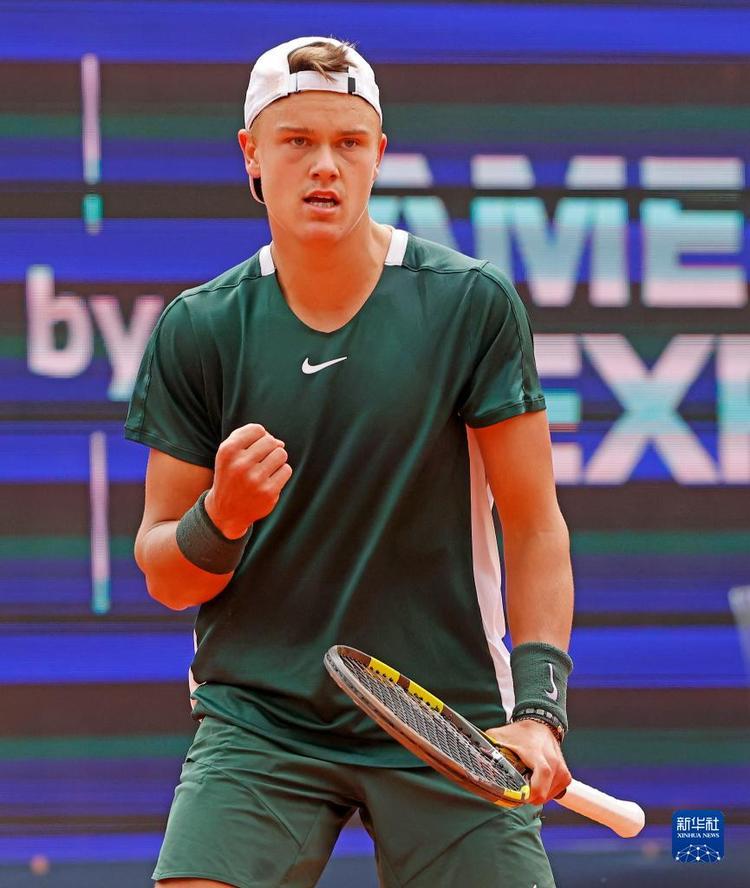 虽然这三位 虽然这三位