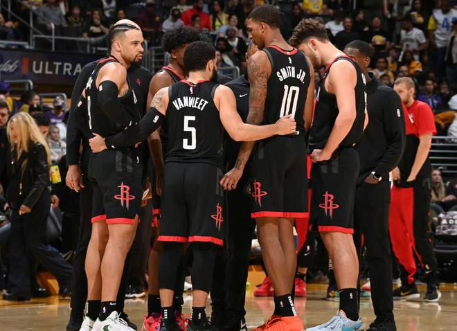 在开赛前后 在开赛前后